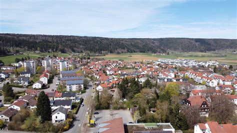 Größere wohnungen seien im landkreis tuttlingen im verhältnis günstiger als kleinere, berichtet zeyher. Doppelhaushaelfte in 78532 Tuttlingen Leibinger Immobilien