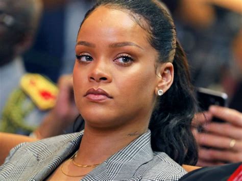 Rihanna Suing Dad For Using Fenty Trademark But Its His Last Name