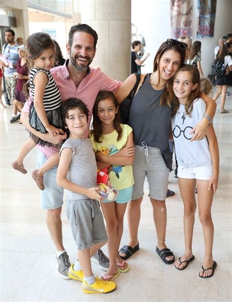 מאגר של מאות אלפי לקוחות פוטנצאיליים בכל רחבי הארץ. כבר מתגעגעים: גורי אלפי והמשפחה עוזבים ללוס אנג'לס
