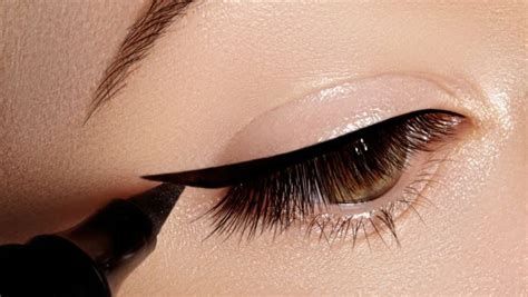 Tips And Tricks On How To Apply Liquid Eyeliner Wplov