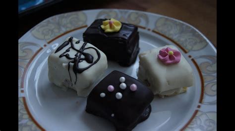 Listen to the audio pronunciation in the cambridge english dictionary. Petits Fours - Rezept und Anleitung - YouTube