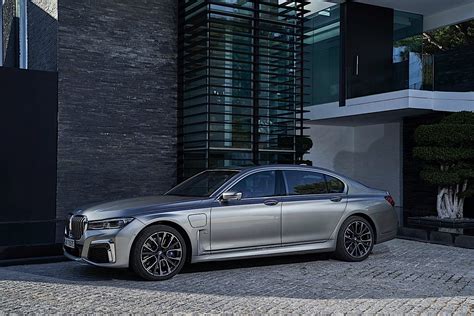 As the epitome of what bmw can do, the 7 carries the 2020 bmw 7 series impresses inside and out. 2020 BMW 7 Series Looks Huge in Extensive New Image ...