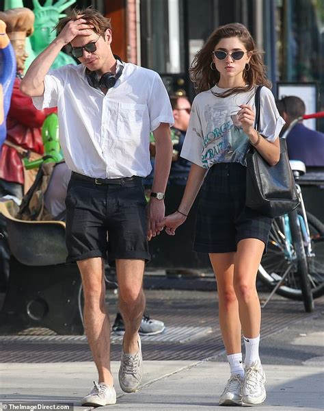 Stranger Things Stars Natalia Dyer And Charlie Heaton Hold Hands As