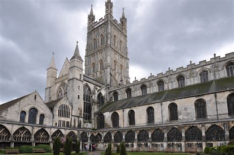 Entertablement Abroad - Gloucester Cathedral - Entertablement