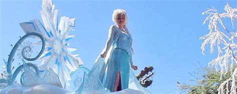 Frozen Pre Parade Debuts At Disneyland Letting Guests See Anna Elsa