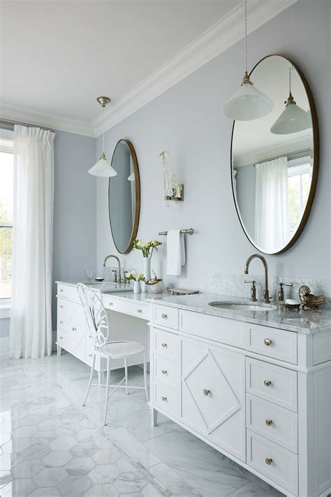 Sarah richardson, tanya bonus, tommy smythe and lindsay mens, sarah richardson design in the bathroom, limestone adds warmth underfoot and calls to mind a sandy beach, while a sleek white vanity makes the space feel fresh. Get the Look! Sarah Richardson Master Bedroom | Sarah ...