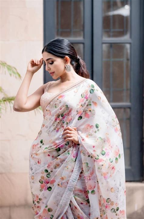 parvati nair hot stills in floral saree south indian actress