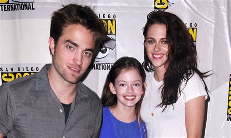 Comic Con 2012 Twilights Robert Pattinson And Kristen Stewart Pose