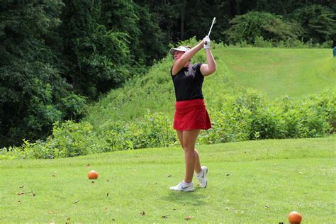 99th west virginia women s amateur glasby leads by two strokes after 1 under second round