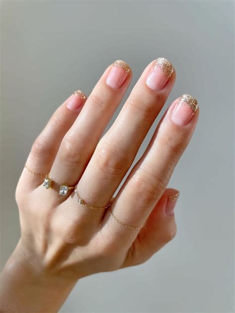 Gold Glitter Nails Get A Party Worthy Mani Lulus Com Fashion Blog