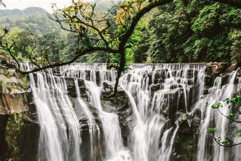 Shifen Waterfall The Little Niagara Of Taiwan Charismatic Planet