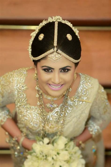 Pin By Yashodara R On Kandyan Brides Bride Wedding Wear Sri Lankan