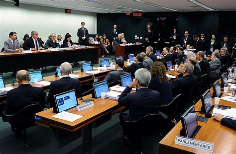 Comissão conclui votação de destaques e reforma da Previdência vai a plenário