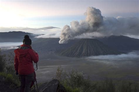 ¿cuánto cuestan las cosas en nueva zelanda? The Objective I Hallan un volcán 'zombi' que crece bajo ...
