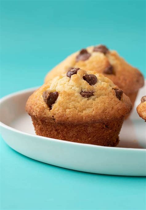 In a large bowl, toss together the flour, baking powder, baking soda, salt and chocolate chips. Chocolate Chip Muffins (Bakery-Style) - Sweetest Menu