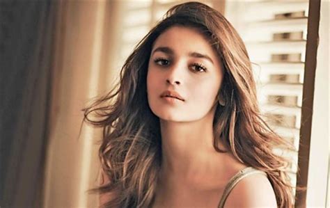 Keberhasilan film ini tak bisa dilepaskan dari peran aktor dan aktris yang terlibat di dalamnya. Kuch Kuch Hota Hai Dibuat Ulang! Ini 3 Artis Bollywood ...