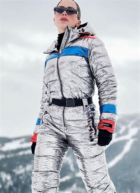 Pin By Léia Stevanatto On Snowboard Ski Winter Jackets Fashion Female Singers