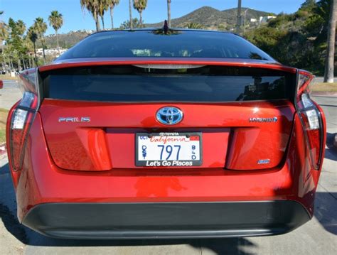 The engine is aluminum to decrease weight, and comes with a 16 valve head with variable valve timing with intelligence to increase power output and economy. The 2016 Toyota Prius injects new life into the world's most popular hybrid car