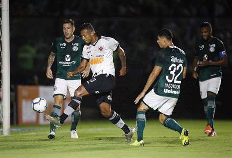 Goiás anuncia que 3 jogadores e 5 funcionários testaram ...