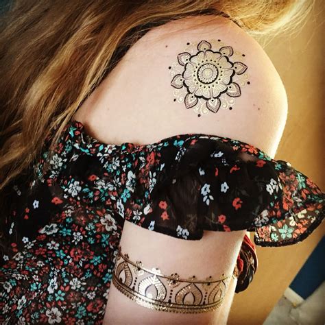Henna tattoo designs may not, in fact, be tattoos. Unique Henna Tattoos easy to apply perfect for this summer ...
