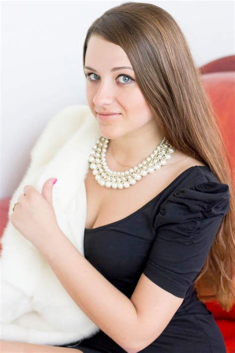 date ukrainian women elena age 31 with id 439895