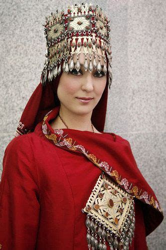 Pin By Aziz On Turkmen Fashion Traditional Outfits Fashion