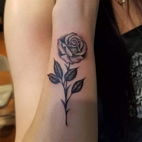 Gun tattoos & a rose will look great on guys who love, well, guns n roses! Download 17+ Get Simple Small Rose Tattoo Designs ...