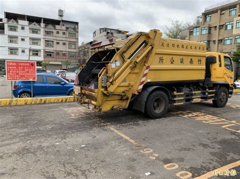 Garbage truck (or other vehicle used for waste collection). 春節垃圾清運 頭份、竹南垃圾車、定點清運時間看這邊- 2020春節專區 - 自由電子報