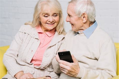 Free Photo Senior Couple Using Smartphone