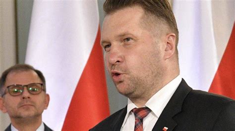 W liście minister przemysław czarnek podziękował nauczycielom i dyrektorom szkół za całoroczną pracę, zaangażowanie oraz wspieranie młodych ludzi. Nadzwyczajna kasta PiS. Czarnek i ekspresowy test na ...