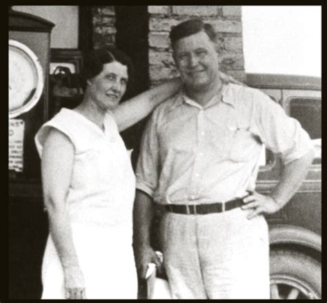 Who was colonel harland sanders? Harland Sanders with his first wife Josephine in 1932 ...