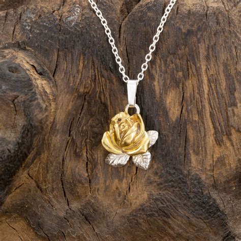 Rose Pendantnecklace In Silver And 18 Carat Gold By Simon Kemp
