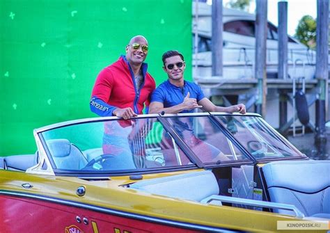 White thunder at glacier bay. Baywatch wallpaper free (mit Bildern) | Schauspieler, Hudgens