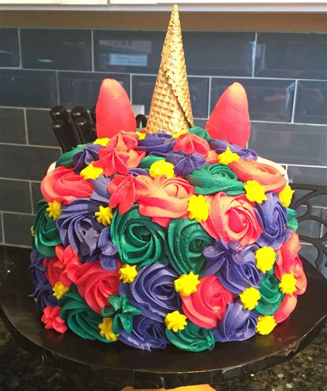 These are some superb ideas to make colorful food for a kid's birthday party. Unicorn cake | Cake, Desserts, Birthday cake