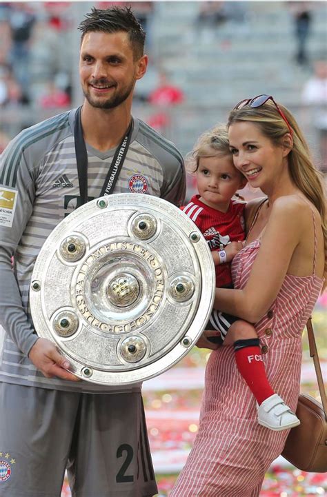 Sven hannawald wird bald wieder papa! Sven Ulreich (re.) darf bei den Bayern wieder einmal ...