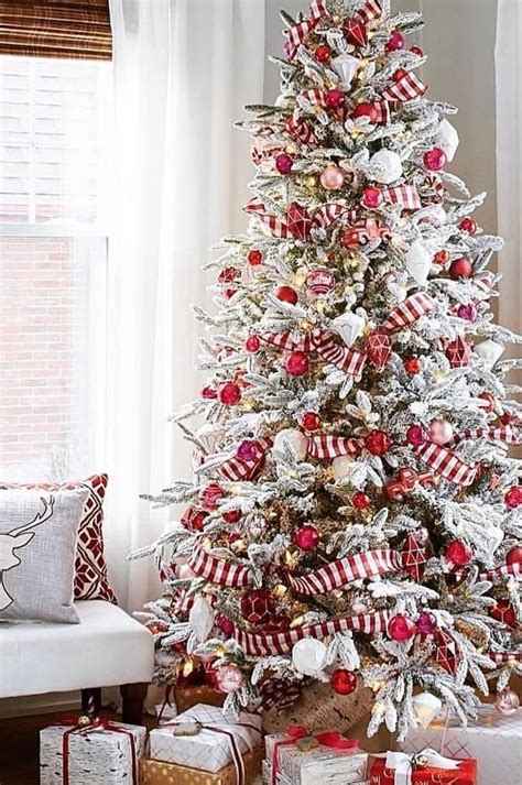 25 Free Christmas Tree Decorations To Bring Holiday Cheer To Your Home