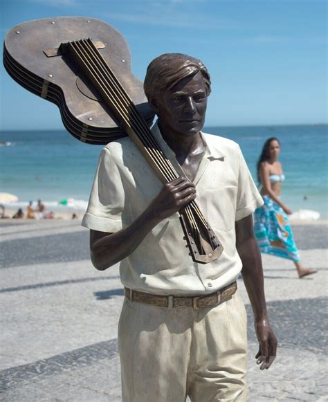 「イパネマの娘」作曲者の像、リオのビーチに完成 ブラジル 写真7枚 国際ニュース：afpbb News