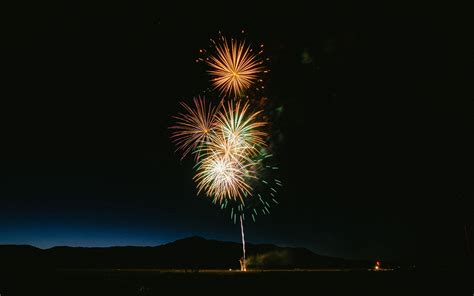 Download Wallpaper 3840x2400 Fireworks Sparks Sky Holiday Lights 4k