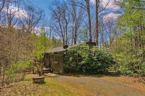 Sweetwater cabin rental sweetwater is the ultimate in cottage style, and is perfect if you enjoy modern farmhouse design. Southern Ashe County NC Mountain Retreat
