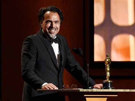 Un Emocionado Iñárritu Recibe El Oscar Especial Por ‘carne Y Arena