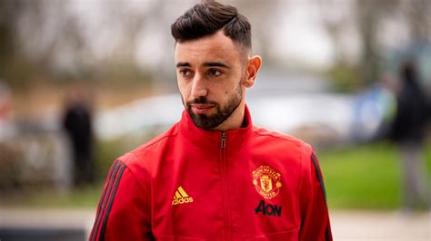 Cầu thủ người pháp chỉ còn 1 năm trong hợp đồng và. Confirmed: Bruno Fernandes's squad number at Man Utd ...