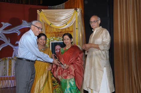 Welcome To Aruna Sairam Offical Site Photos From Award The Indira Sivasailam 2012