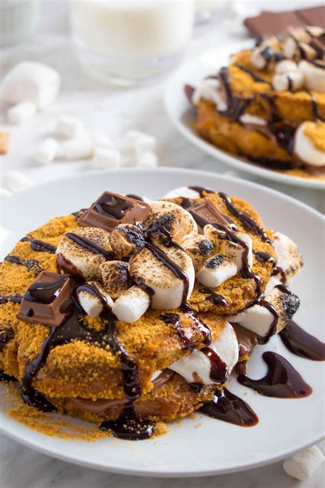 French toast has always been a weekend brunch favorite: S'mores French Toast ~ Recipe | Queenslee Appétit