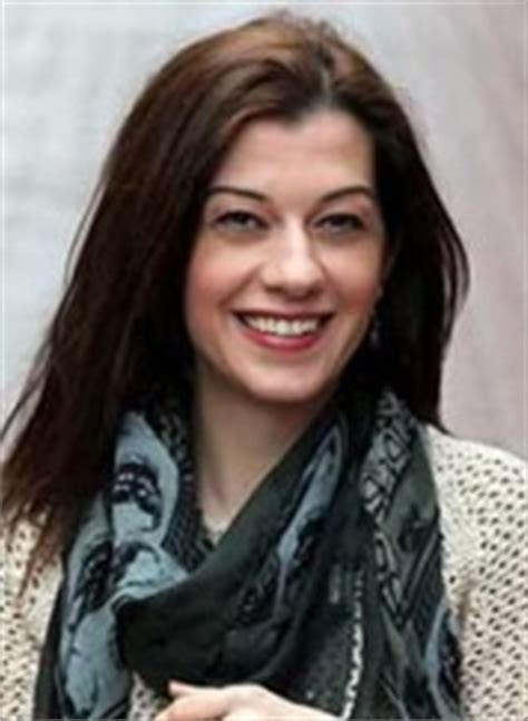 A person who never agrees with anyone, even when the other one has got it right! Filiz Ahmet - Sinemalar.com