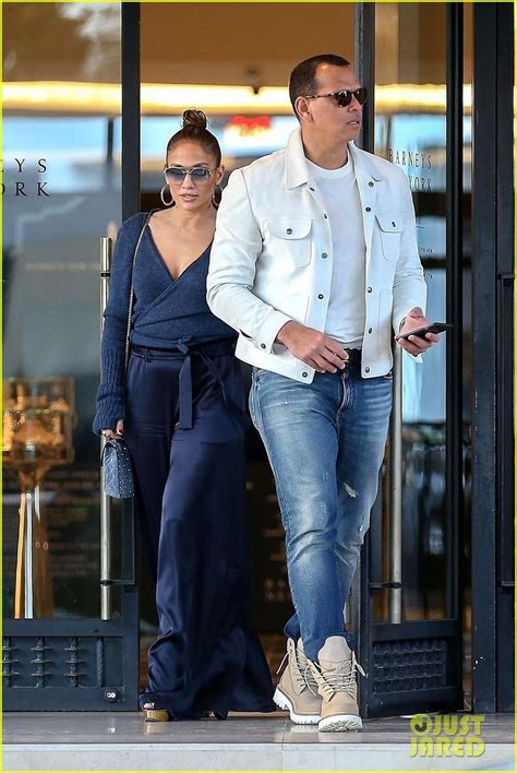 Jennifer Lopez And Alex Rodriguez Take Their Daughters Shopping In