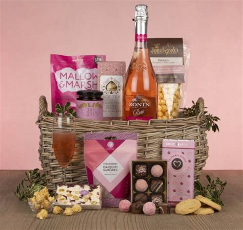 Spoil your mum this mother' day with gift ideas from our collection. The best UK Mother's Day meal kits, hampers and gifts for 2021
