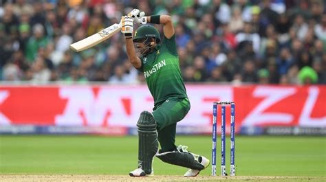 Babar azam, batı hint adaları karşısındaki ev dizisinde seçildi. King or Queen of Cover Drive: Babar, Kohli, Haider or ...