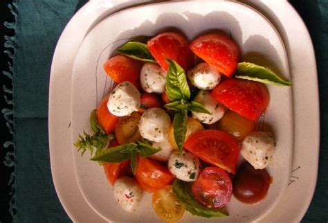 Caprese Stephanie Says Toss Tomatoes Mozzarella Basil In Olive Oil