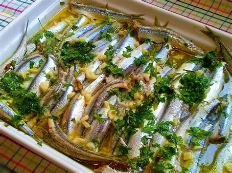 Este plato, está cocinado con una base de pescados y mariscos y pertenece a los platos de la cocina tradicional. Boquerones al horno. [Un plato bajo en calorías ...