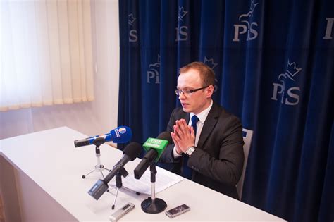 O godzinie 21:00 zakończyły się w rzeszowie przedterminowe wybory prezydenta miasta, w których według sondażu exit poll portalu lokalnapolityka.pl najwięcej głosów zdobył konrad fijołek, popierany. Fijołek: Rzeszów stanowi moje centrum życiowe, tu płacę ...